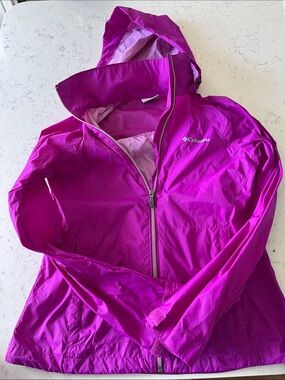 Columbia Women's Bright Fuchsia Hooded Rain Jacket size Small